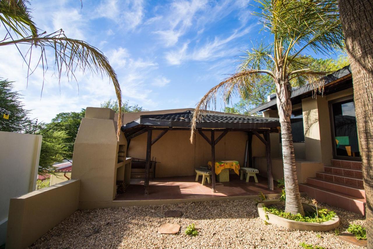 John-Lou'S One-Bedroom Apartment Windhoek Exterior photo