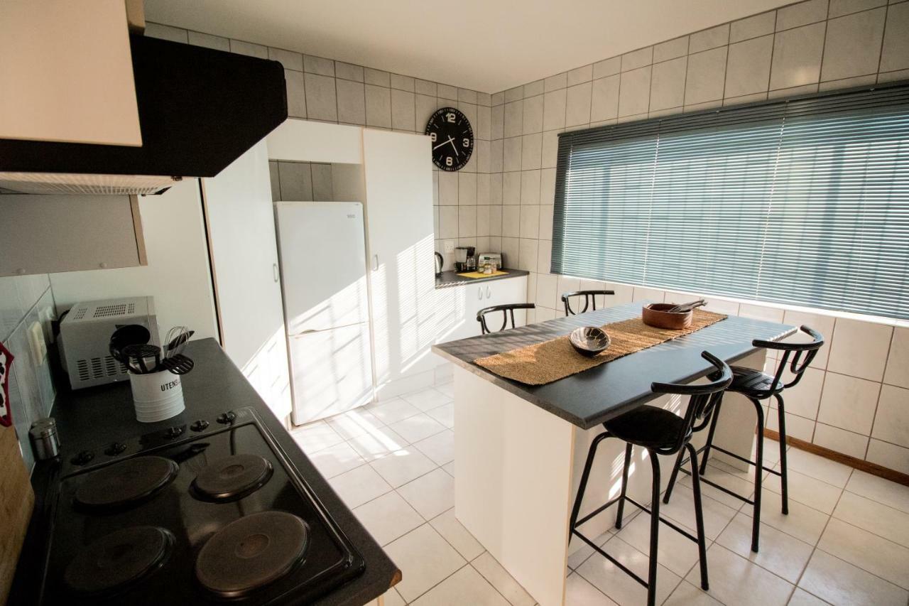 John-Lou'S One-Bedroom Apartment Windhoek Exterior photo