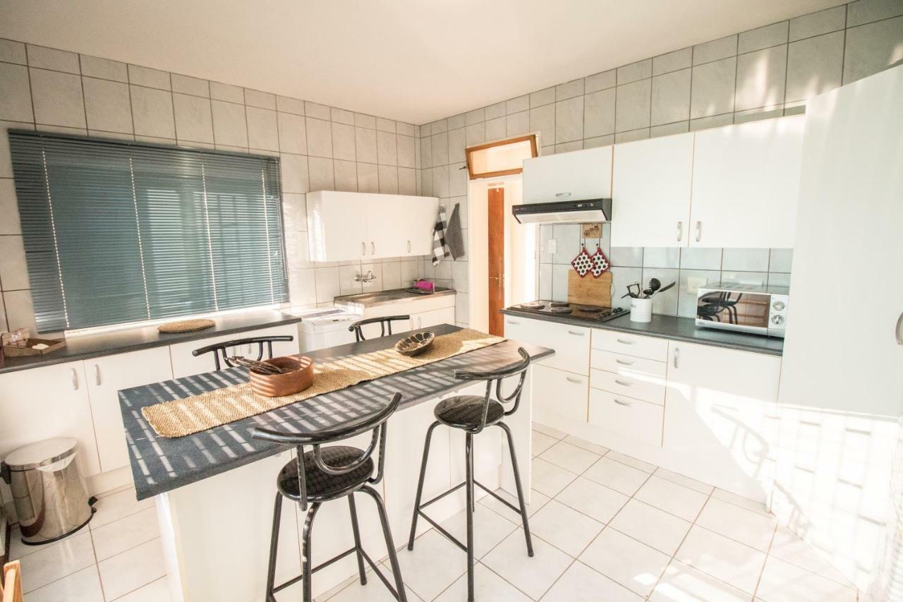 John-Lou'S One-Bedroom Apartment Windhoek Exterior photo