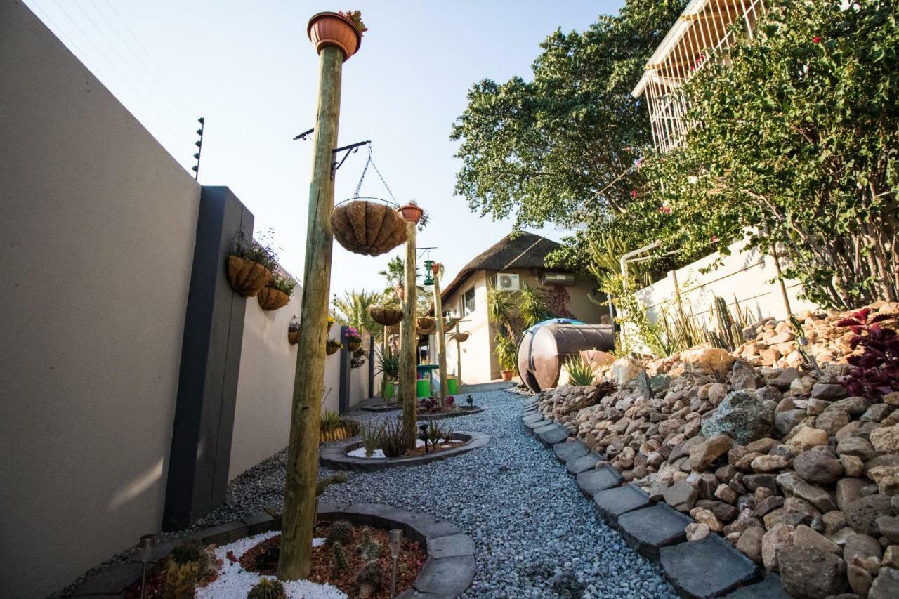 John-Lou'S One-Bedroom Apartment Windhoek Exterior photo