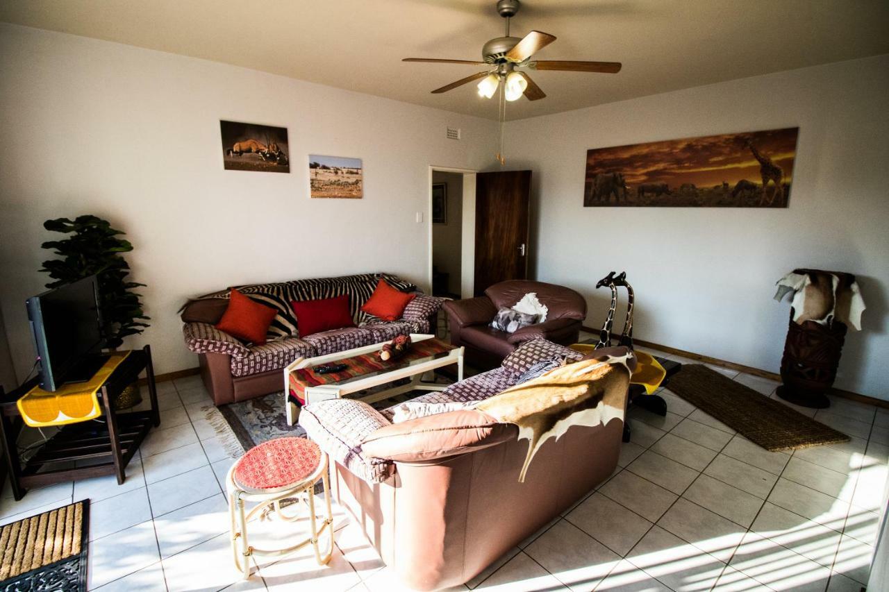 John-Lou'S One-Bedroom Apartment Windhoek Exterior photo