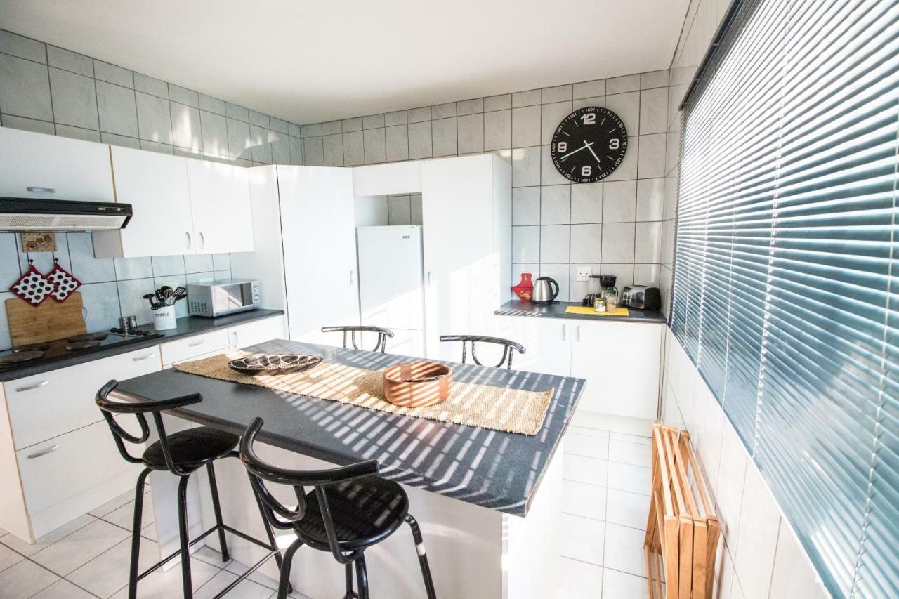 John-Lou'S One-Bedroom Apartment Windhoek Exterior photo
