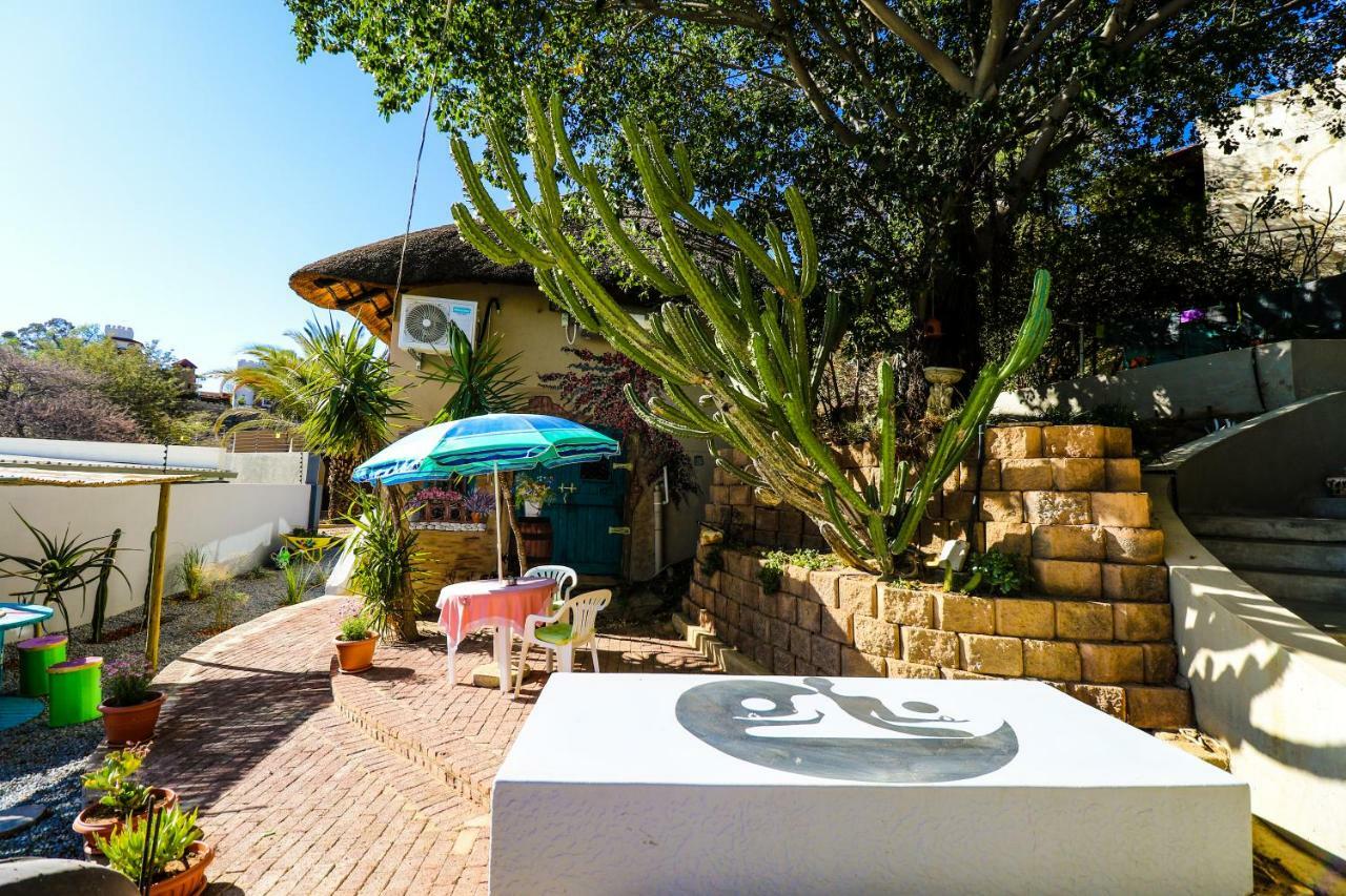 John-Lou'S One-Bedroom Apartment Windhoek Exterior photo